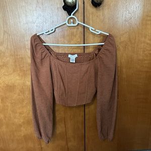 Brown square shoulder long sleeve crop top!